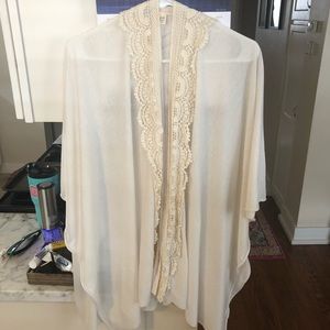 DONATED: Francesca’s White/Crochet Detailed Ruana